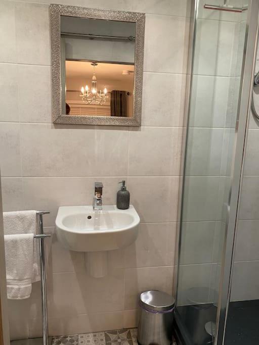 Mumbles - Modern Apartment With Panoramic Sea Views Oystermouth Extérieur photo