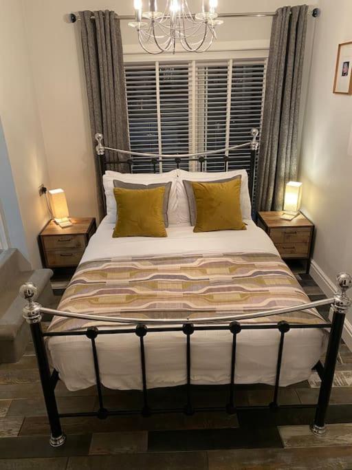 Mumbles - Modern Apartment With Panoramic Sea Views Oystermouth Extérieur photo
