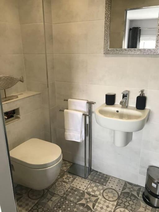 Mumbles - Modern Apartment With Panoramic Sea Views Oystermouth Extérieur photo